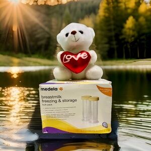 Medela Breastmilk Freezing & Storage 12x 2.7oz No BPAs Sanitizing Bag + Bear Toy